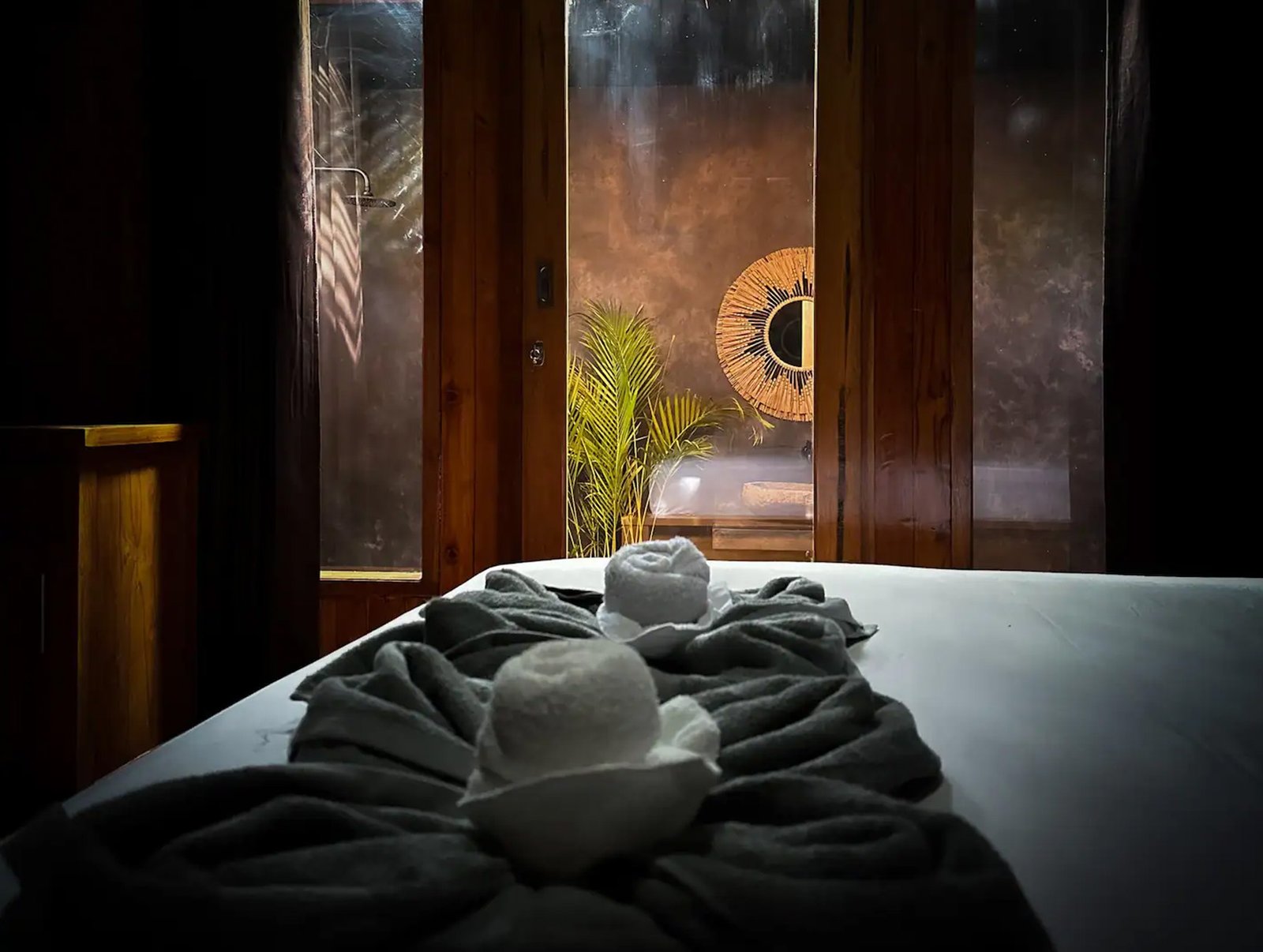 Towels at double bedroom at Hotel Hakuna Matata in Gili Air